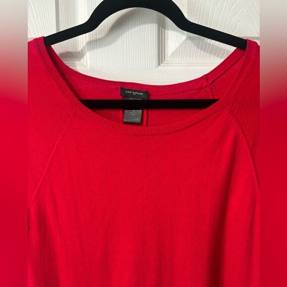 Ann Taylor Red Long Sleeve Sweater Size Medium Round Neck Longer Back EUC - Picture 5 of 8